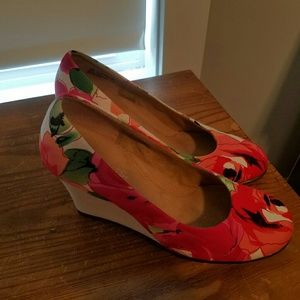 Women's spring floral wedges