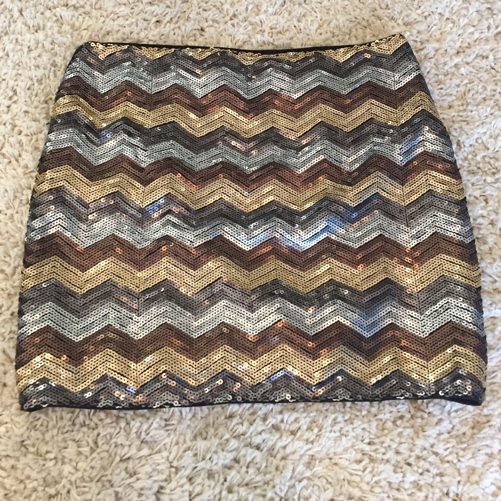 NEW Forever 21 metallic sequined skirt