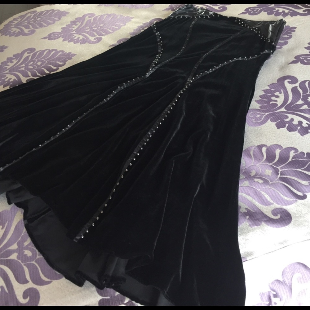 Mermaid curve hugging long skirt