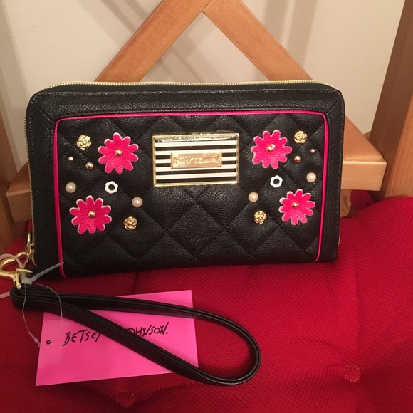 Betsey Johnson Black Floral Zip Around Wallet. - Picture 1 of 4