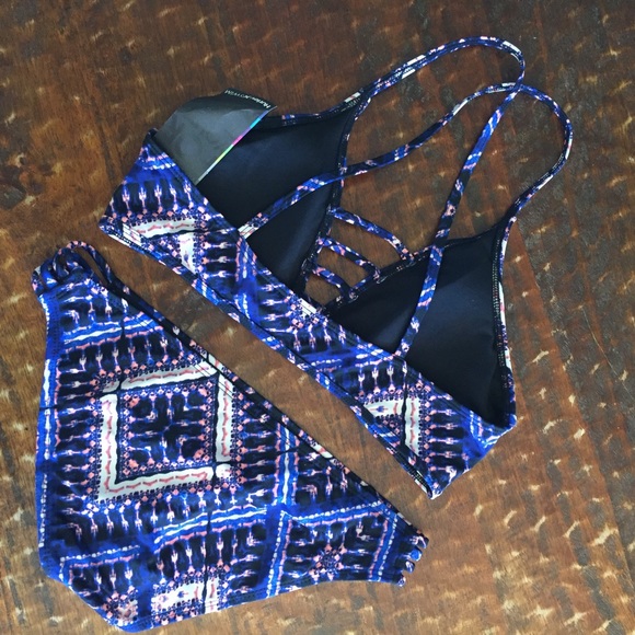 Hurley tie dye spider bikini, size L, NWT! - Picture 3 of 4