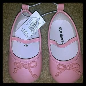 Old Navy Infant soft bottom shoe