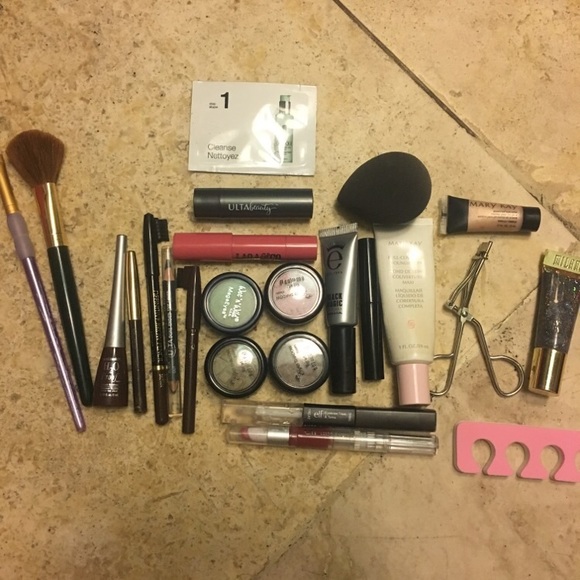 Makeup bundle - Picture 1 of 1