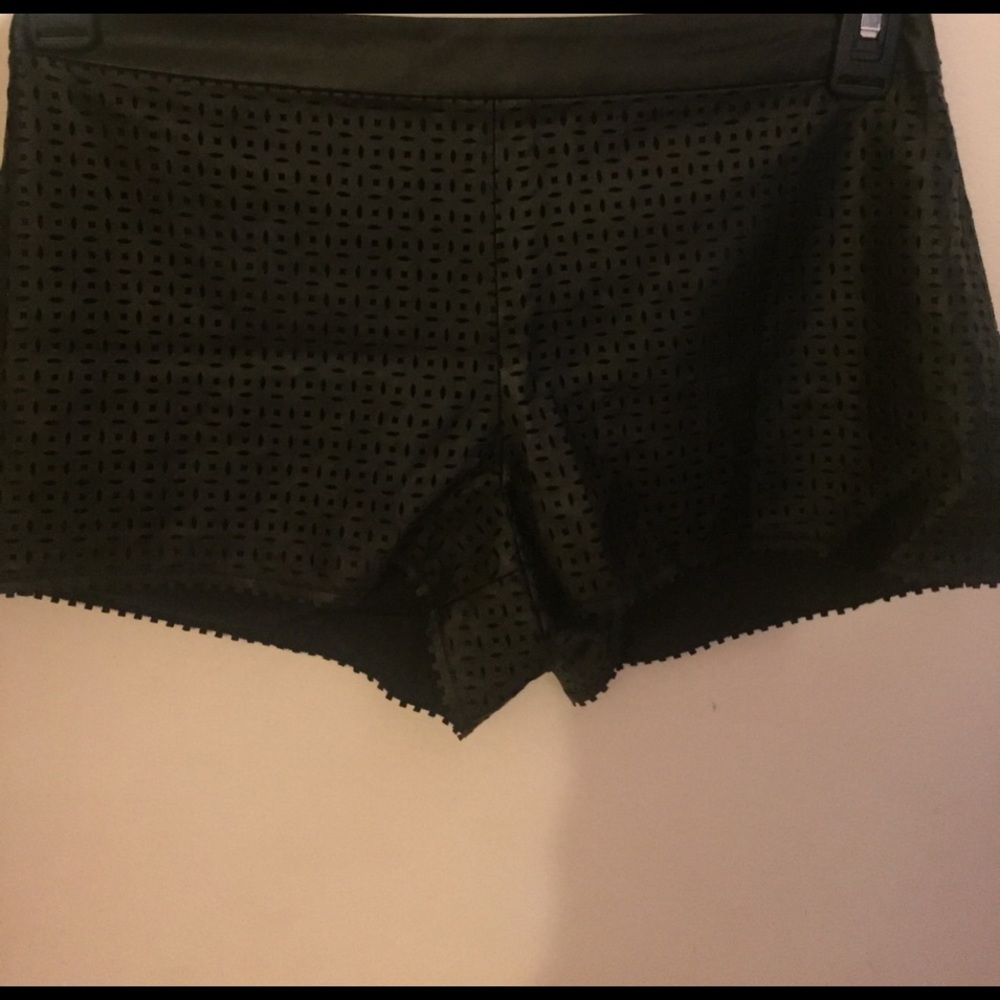 Susana Monaco cute shorts 💕💕