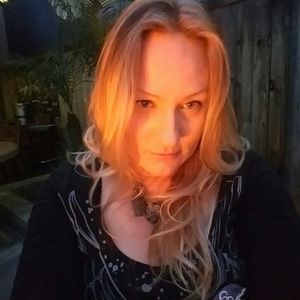 Meet your Posher, Dena