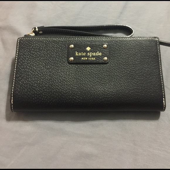 kate spade Handbags - 🔥🔥SOLD🔥🔥Kate spade wristlet/wallet