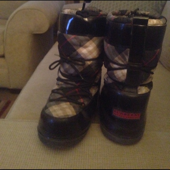Burberry snow boots - Picture 3 of 3