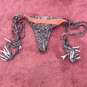 Acacia Bottoms size Medium