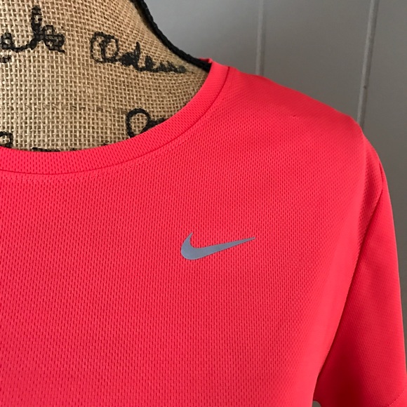 Nike Dry Fit Workout Top - Picture 3 of 4