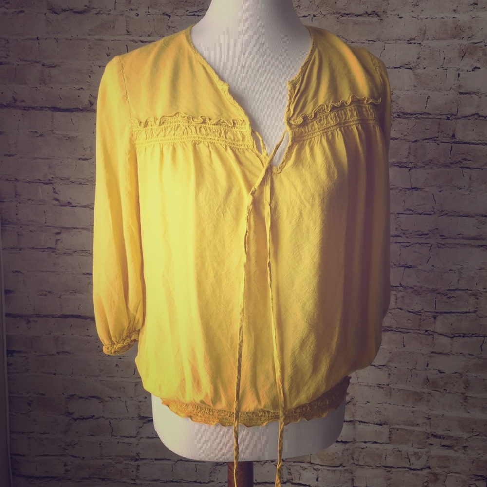 Chelsea and Violet yellow top small peasant shirt