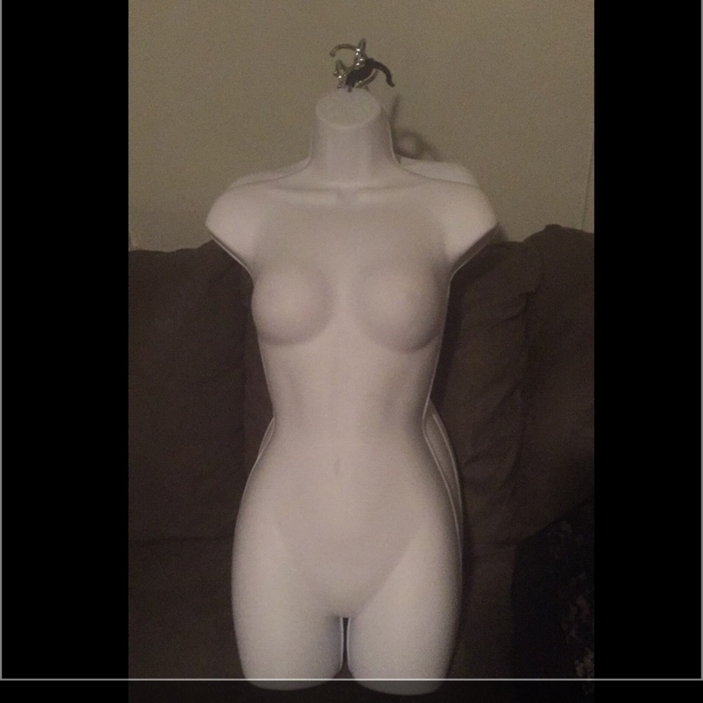 Three-quarter size female body forms
