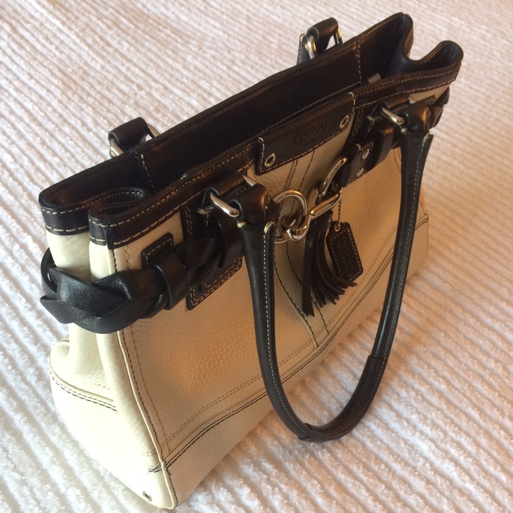 Coach white and black authentic leather purse - Picture 5 of 6