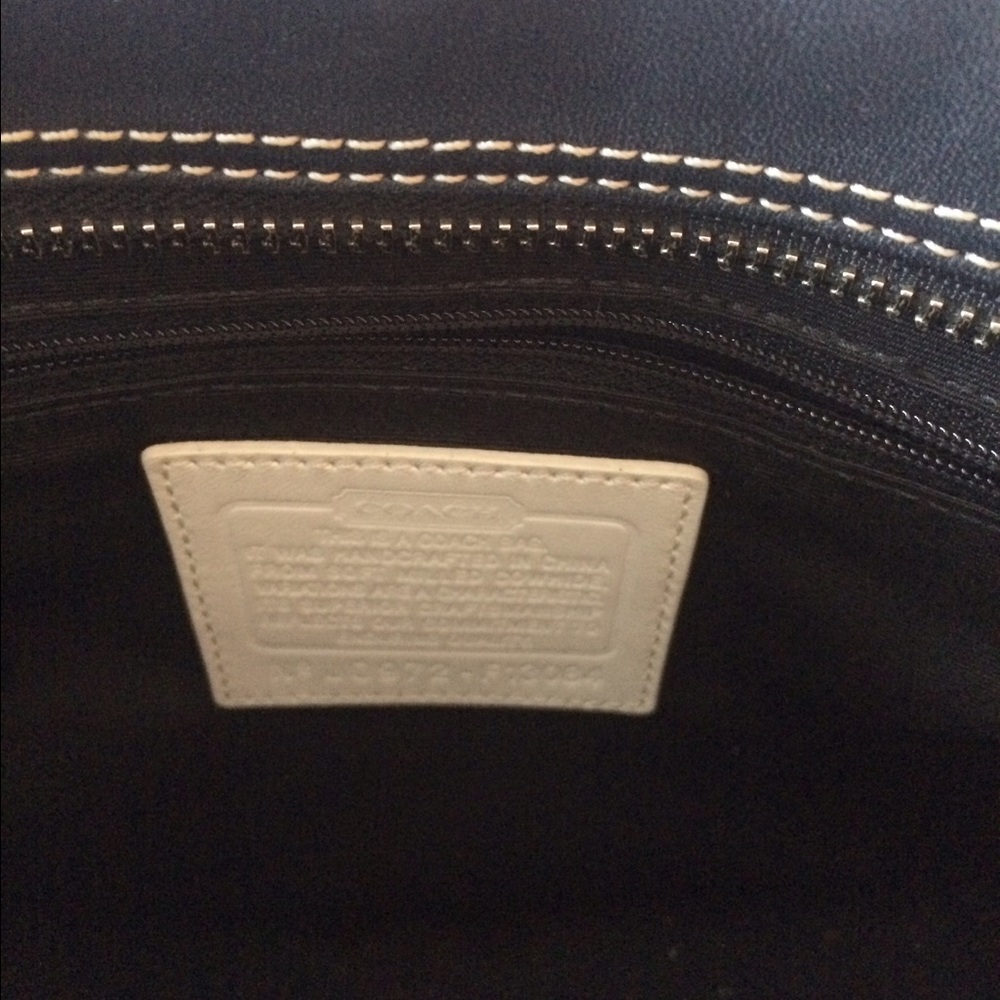 Coach white and black authentic leather purse - Picture 6 of 6