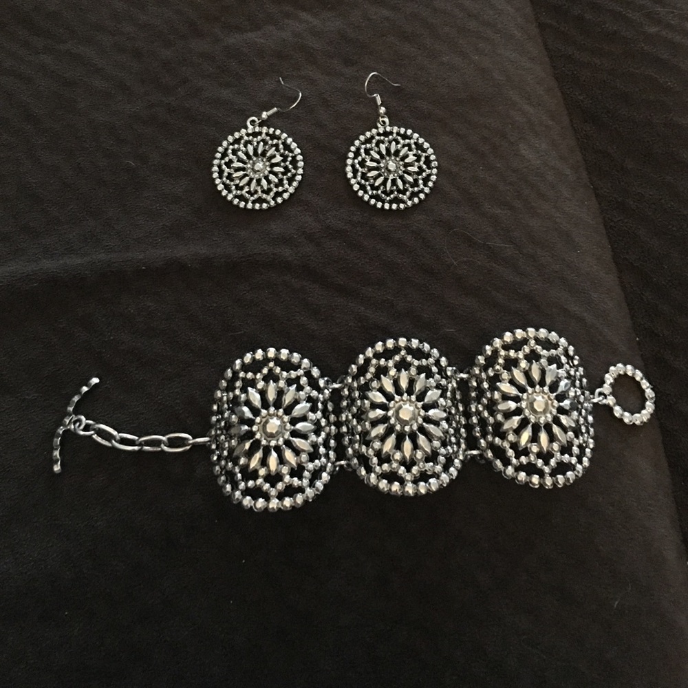 Silver earring and bracelet set