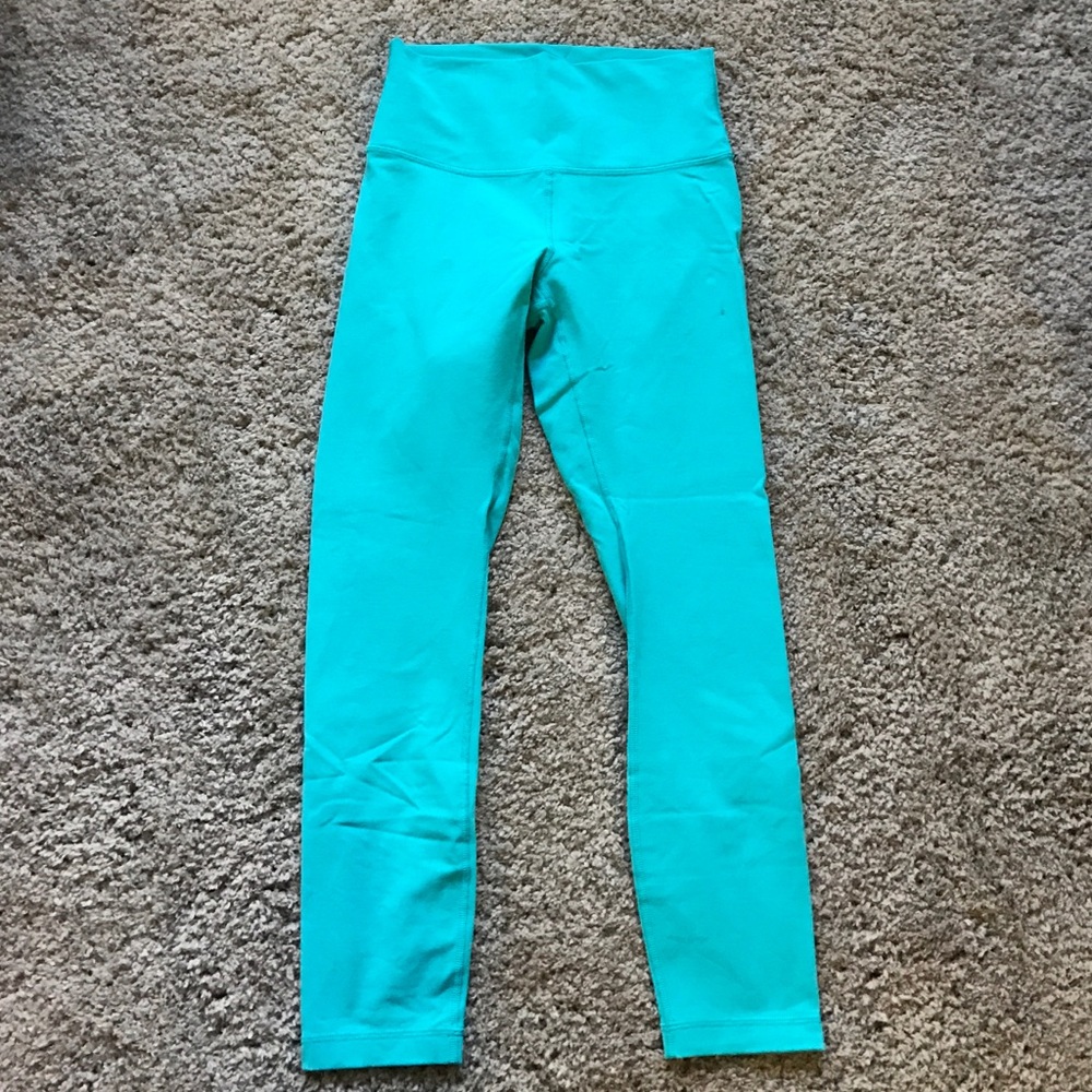 Lululemon turquoise crop leggings