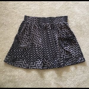Printed mini skirt with pockets. Size small