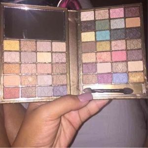 Eyeshadow beauty book