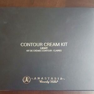 Anastacia Beverly Hills cream contour kit light