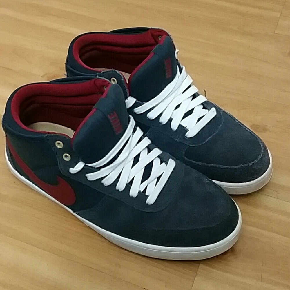 Blue and red Nike Mavrk Mid 3 men's shoe