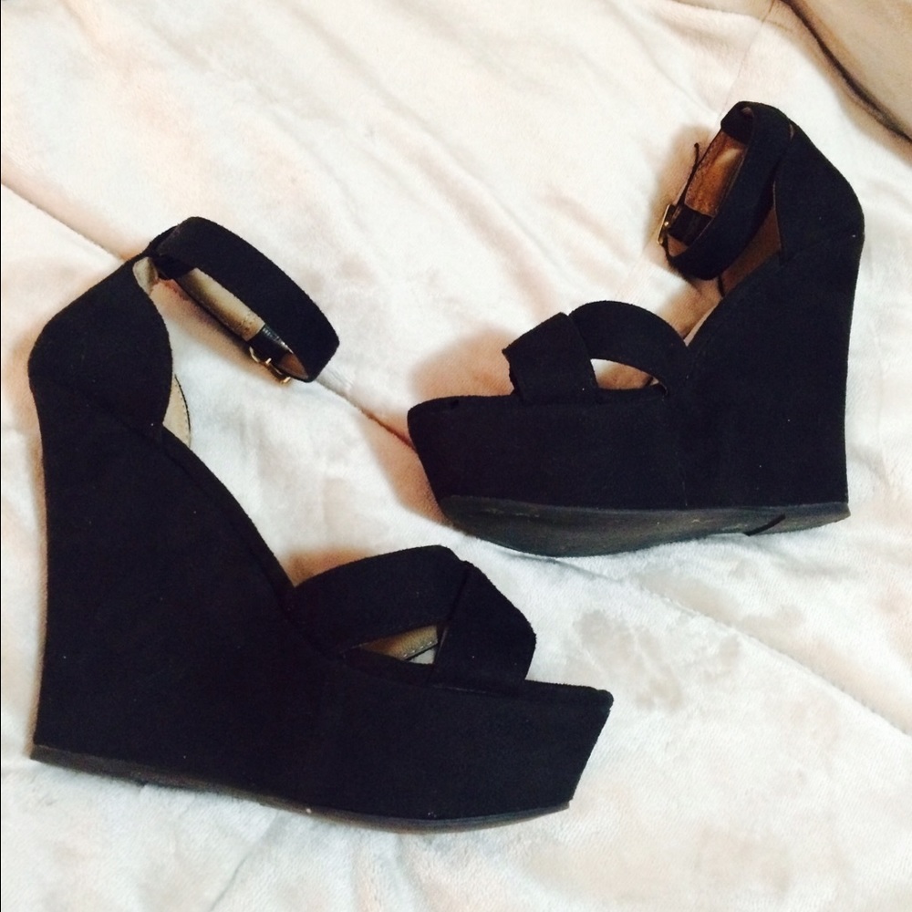 Black suede pumps!