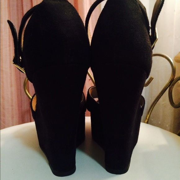 Black suede pumps! - Picture 3 of 5