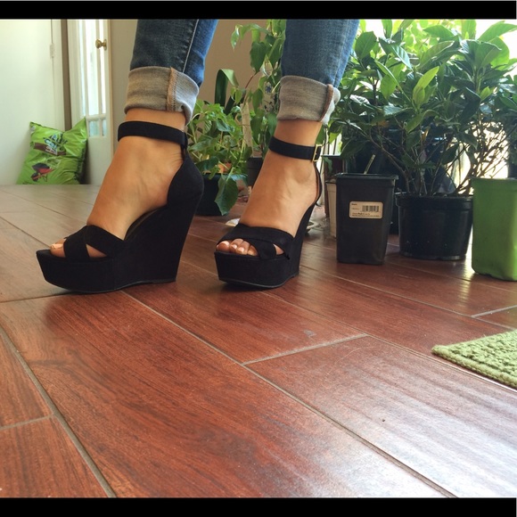 Black suede pumps! - Picture 5 of 5