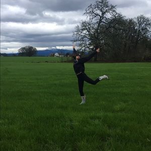 Meet your Posher, Eva