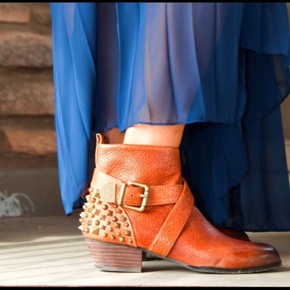 Vince Camuto Shoes - Vince Camuto Pebble Brown Leather Booties w/ Studs