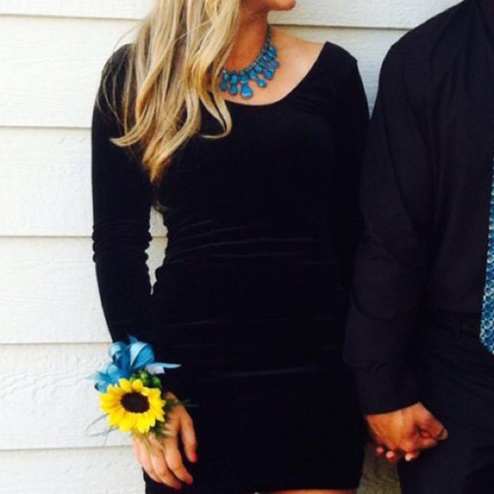 Black velvet long sleeve dress size small