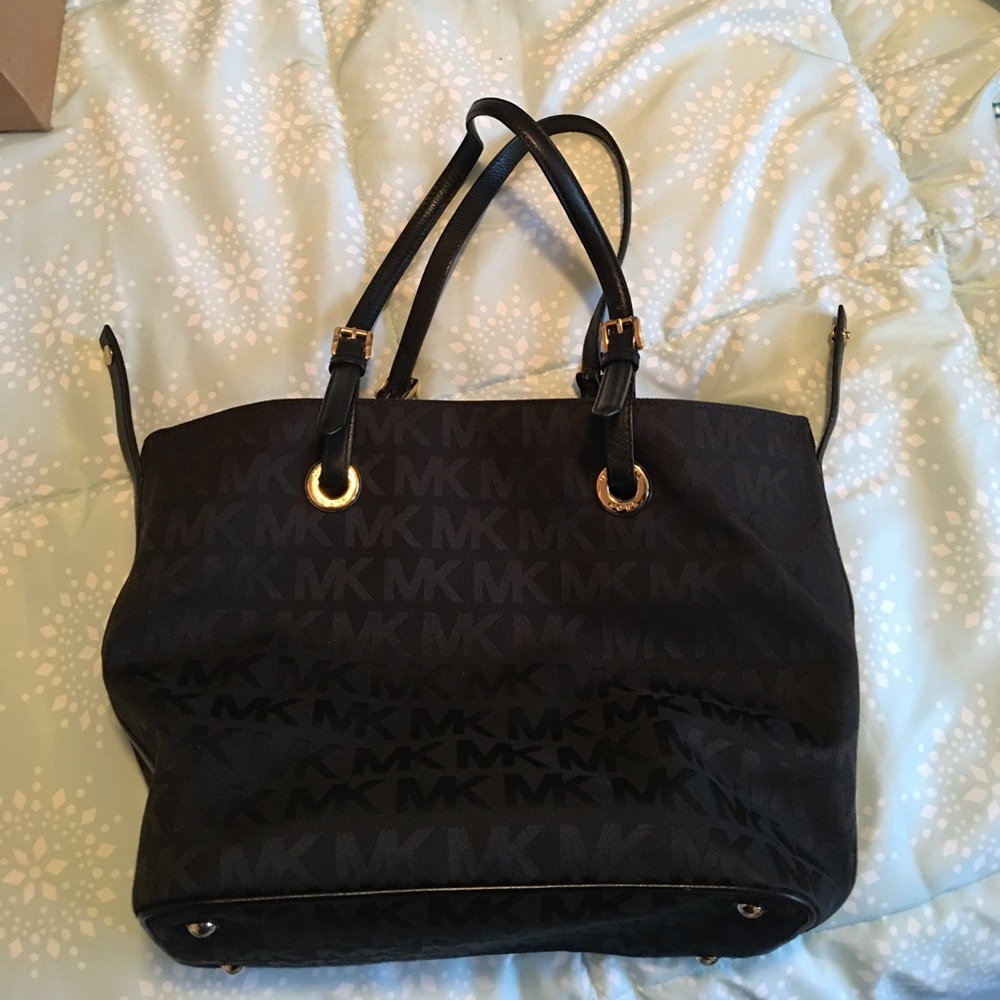 Michael Kors Signature Jet Set Bag