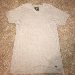 ABERCROMBIE & FITCH GREY SHORT SLEEVE V-NECK
