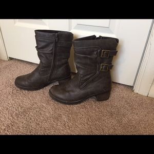 Mid Rise Grey Buckle Boots