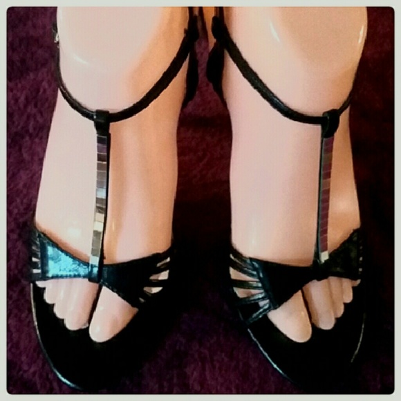 Hot Gossip Shoes - Hot Gossip Dressy Black T-Strap Mirror Sandals 7M Hot Gossip Shoes - Hot Gossip Dressy Black T-Strap Mirror Sandals 7M