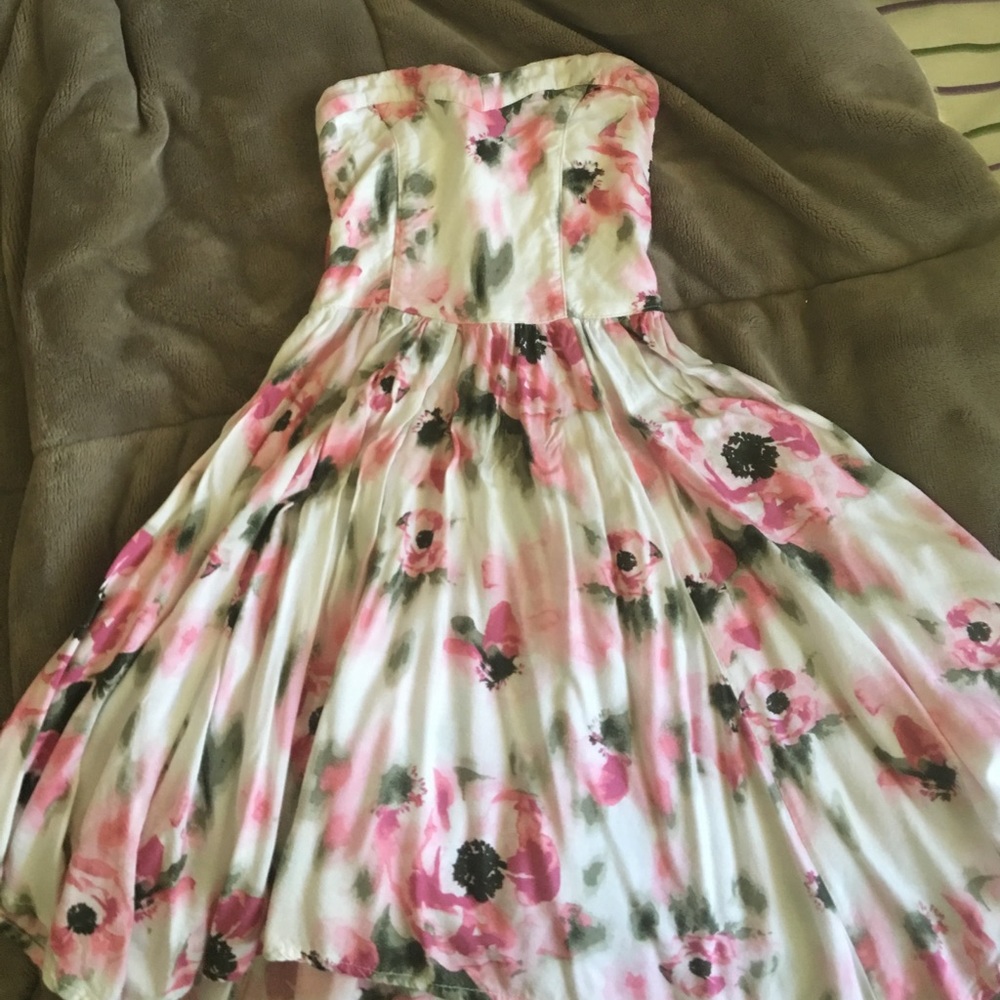 Girls strapless dress