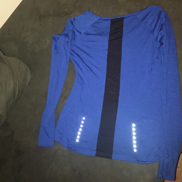 Nike epic lux long sleeve - Picture 3 of 4