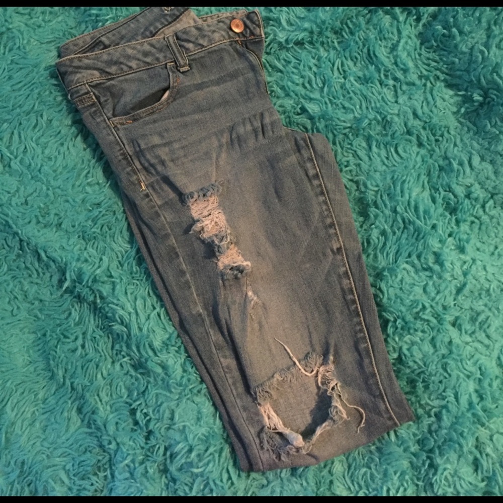 American Eagle distressed jeggings