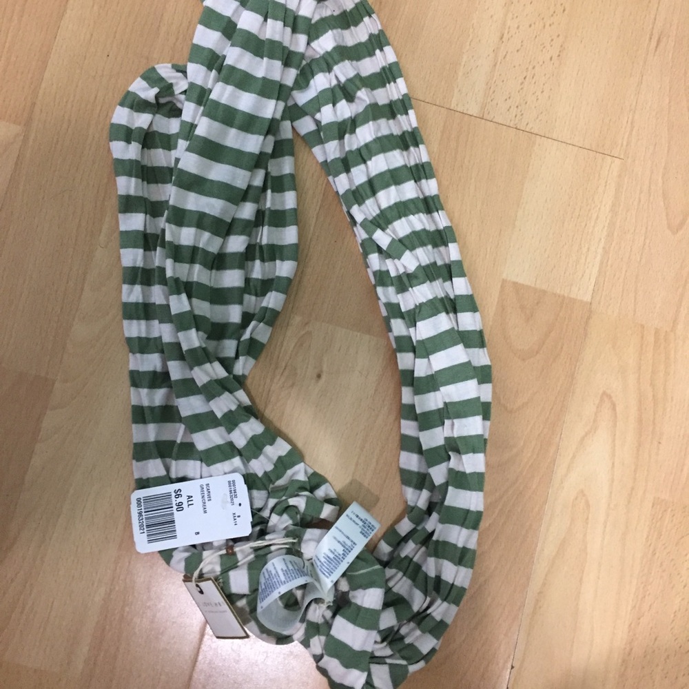 Infinite scarf NWT