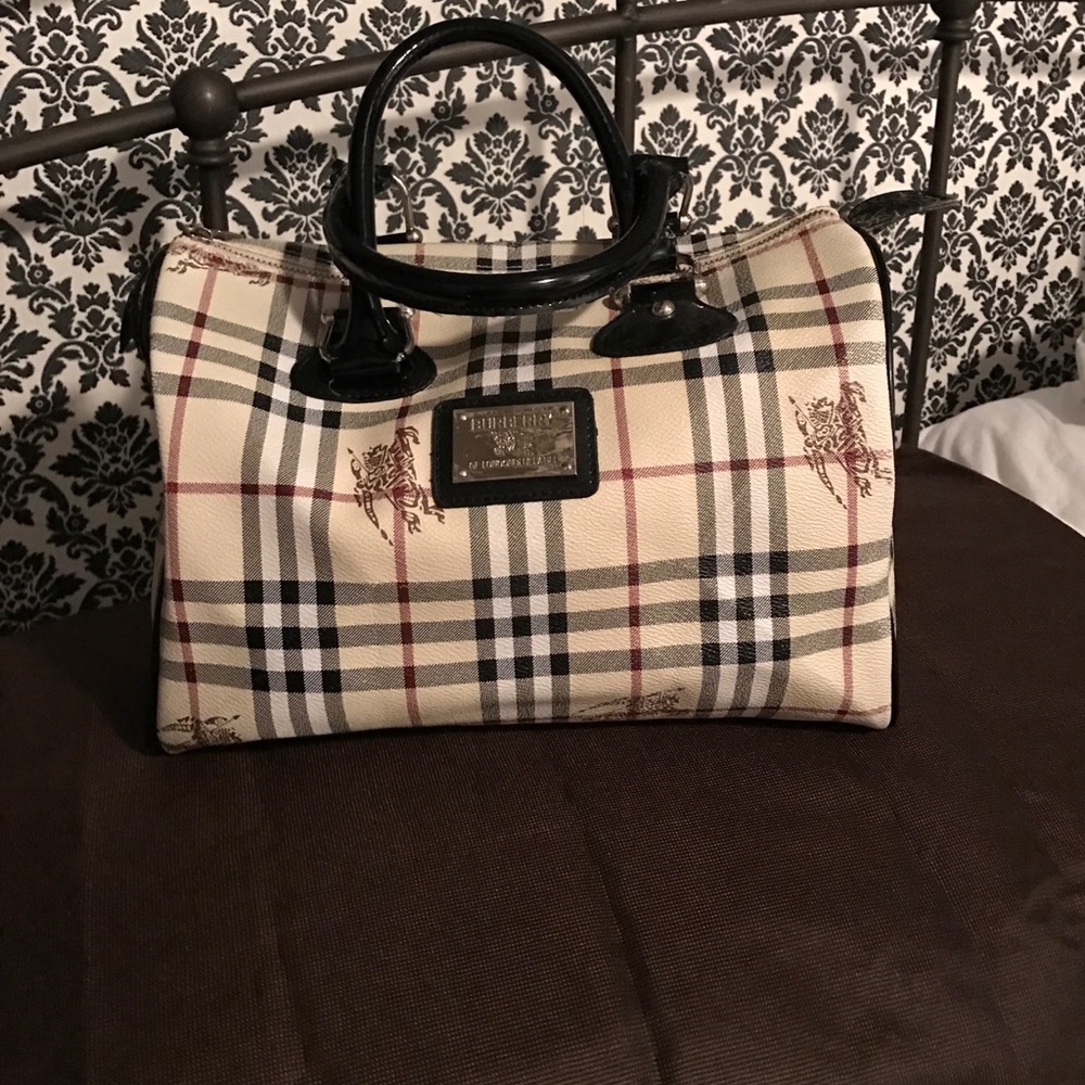 Burberry purse