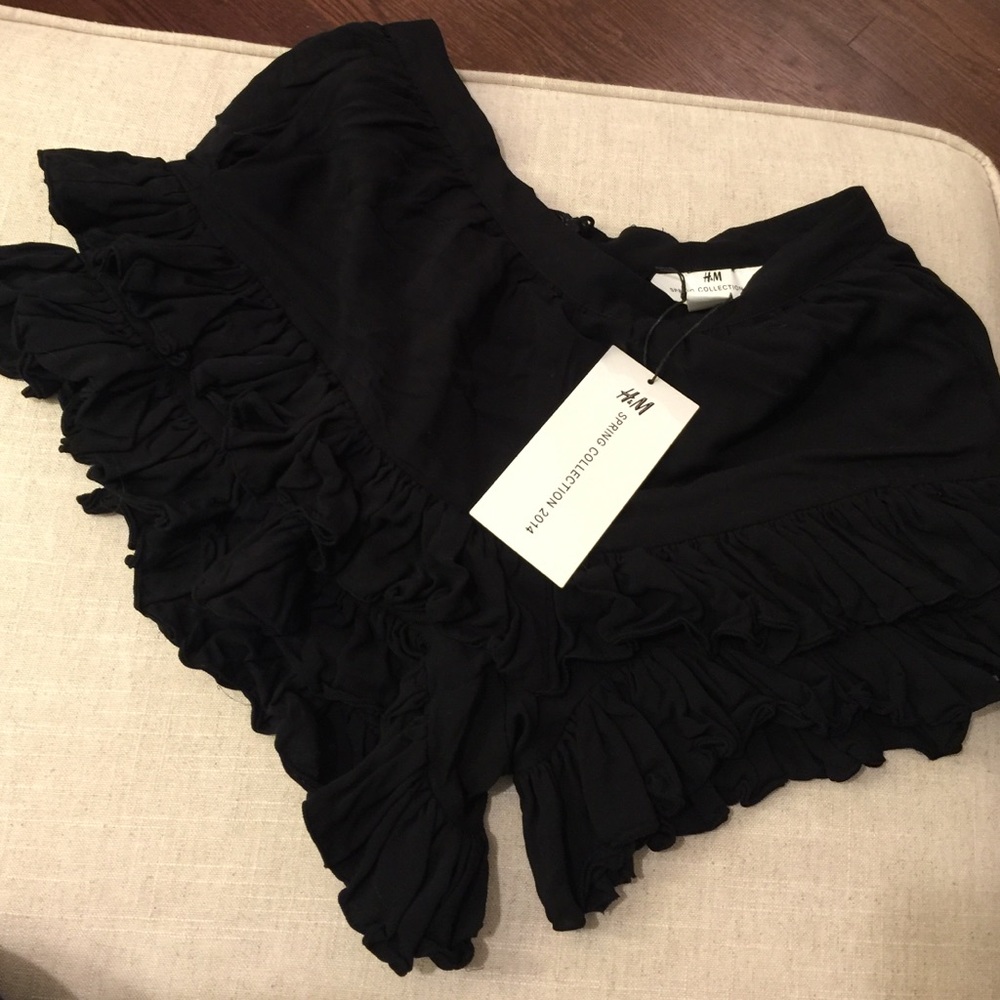 Black frilly shorts h&m spring collection 2014