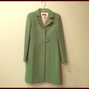 Stunning green J. Crew wool coat!! 😍🍀🌷