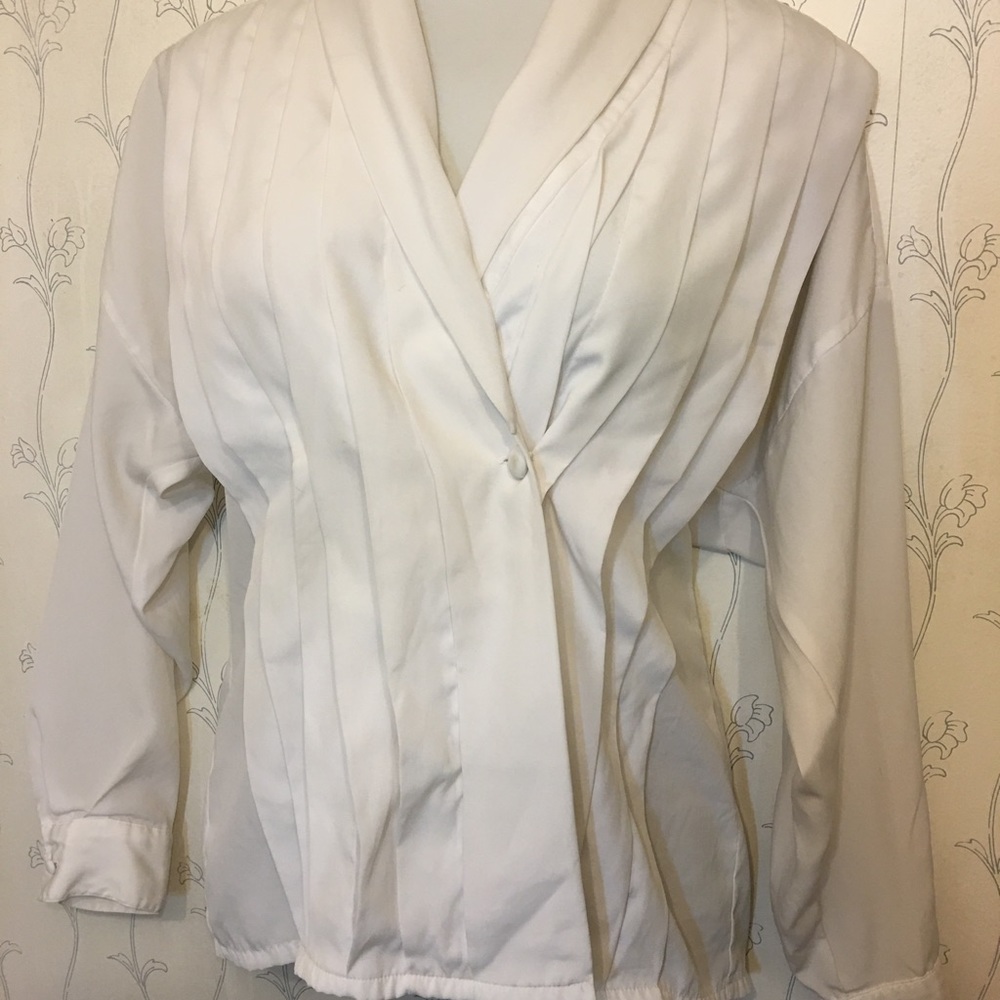 Women's Ivory Pleated Blouse-Size 10 **Pre-Owned**