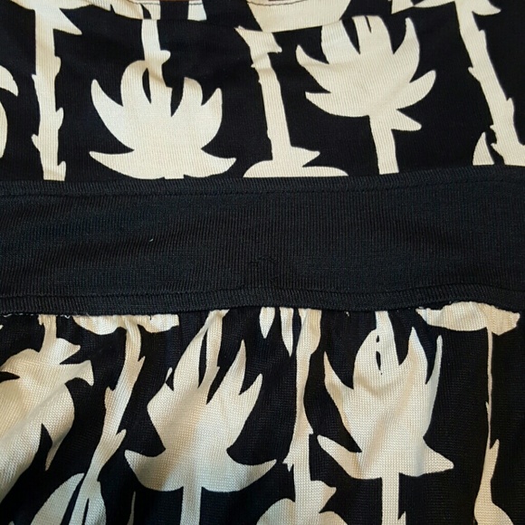 Diane von Furstenberg cream and black dress - Picture 3 of 4