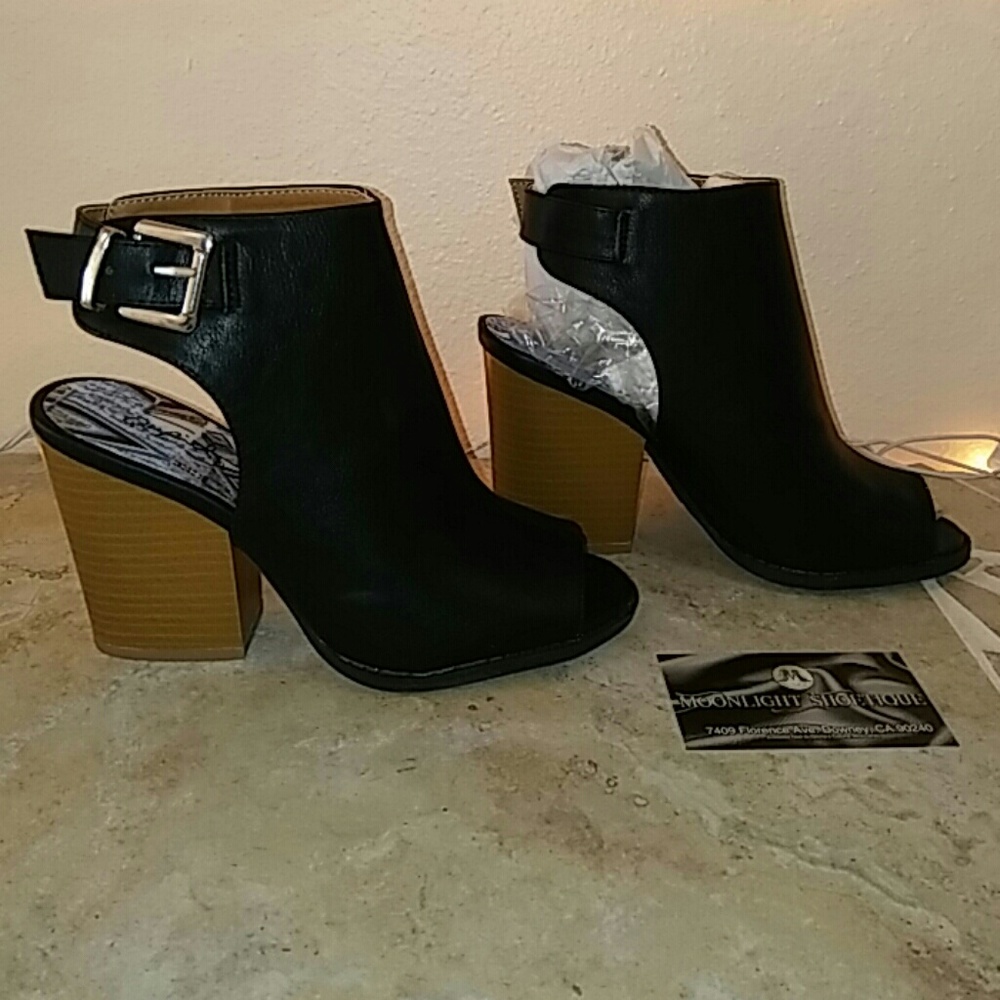 ⚡2017 NEW ARRIVALS!!⚡VEGAN LEATHER BLACK BOOTIES