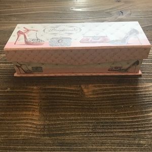Ultra Chic box