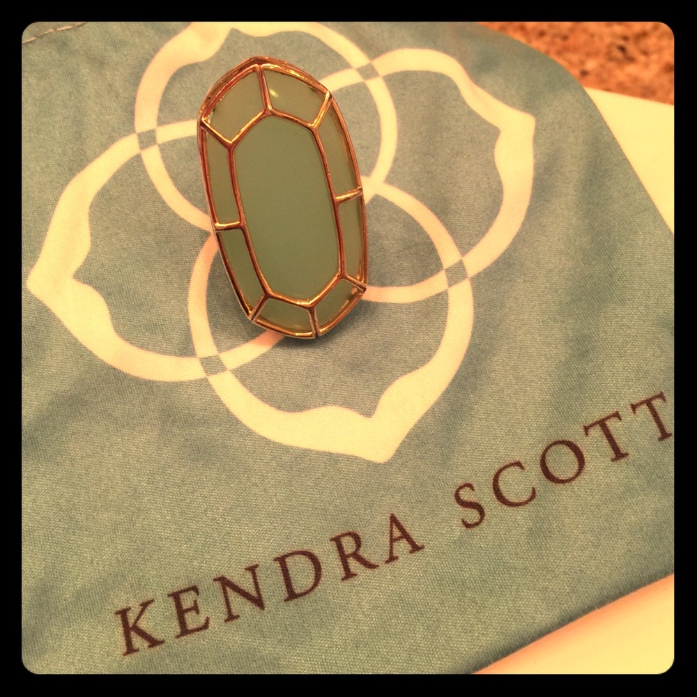 Kendra Scott ring! Gorgeous NWOT comes with bag!