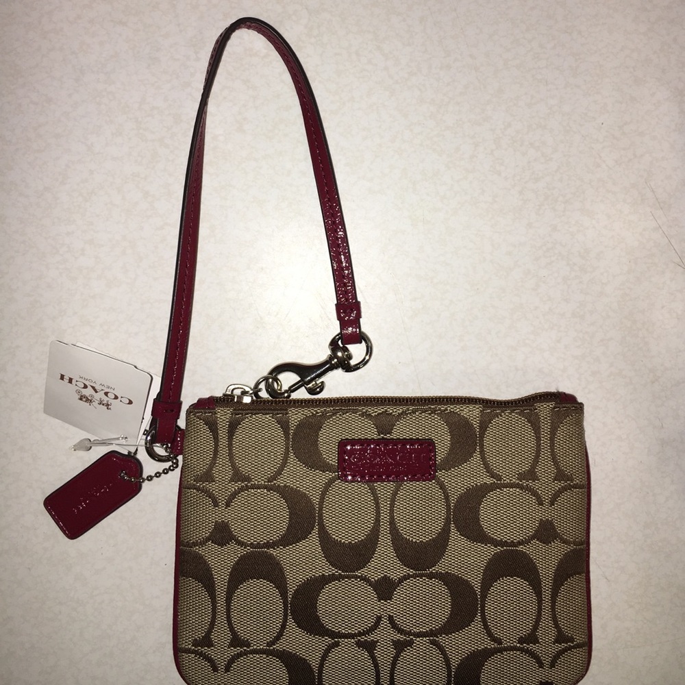 Coach Signature Wristlet- khaki/crimson