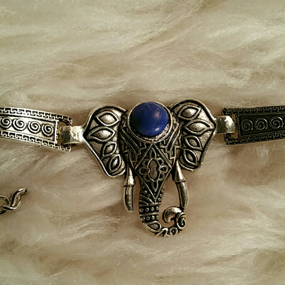 Flash Sale! Elephant Shape Gem Bracelet - Picture 2 of 4