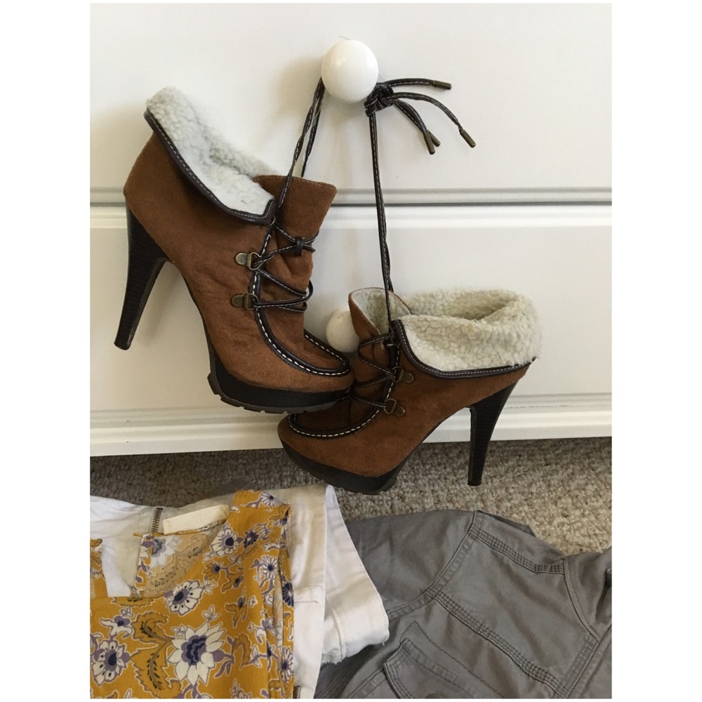 High Heel Lace-Up Hiking Bootie w/Faux Fur Trim - Picture 2 of 5