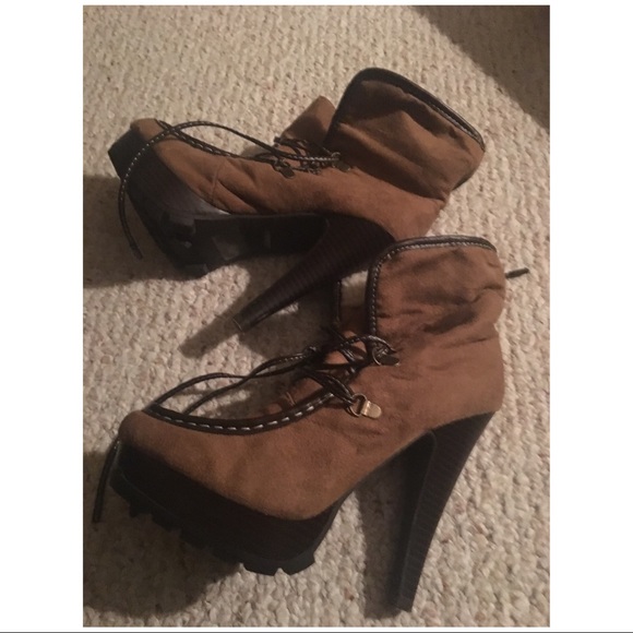 High Heel Lace-Up Hiking Bootie w/Faux Fur Trim - Picture 5 of 5