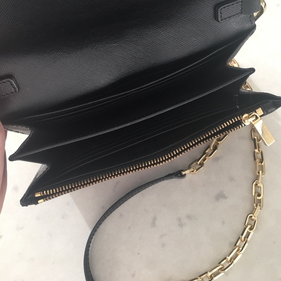 Tory Burch Robinson Wallet on a chain - Picture 2 of 4